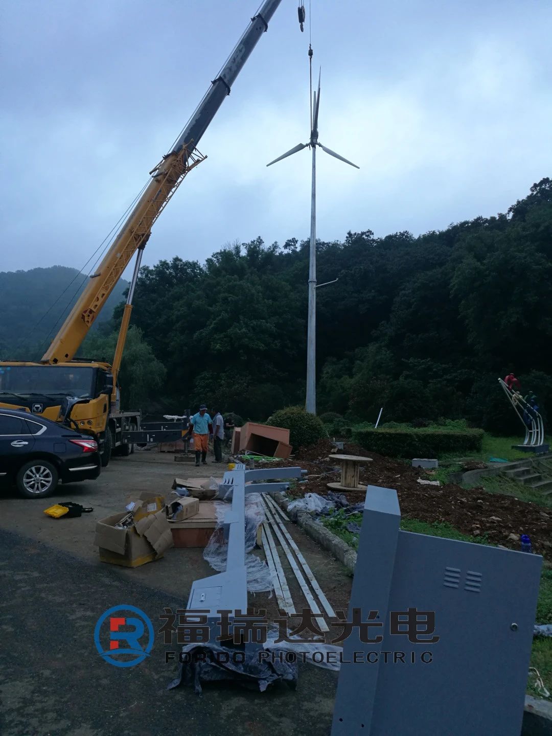 南京某部队驻地18套智慧路灯安装现场